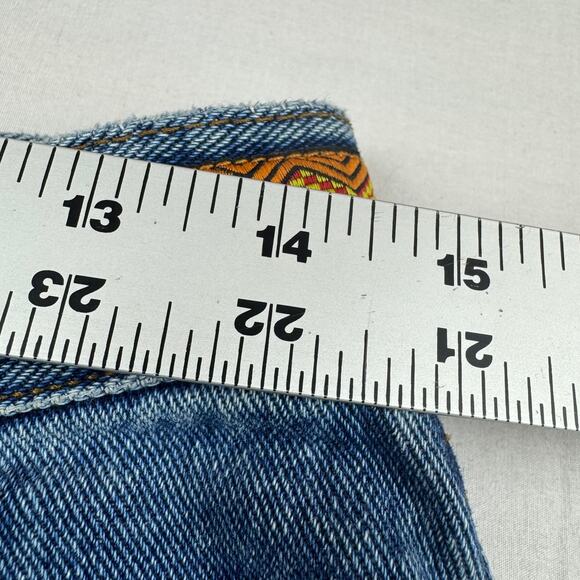 Vintage Y2K Fubu Jean Shorts Size 9/10 - Picture 6 of 7